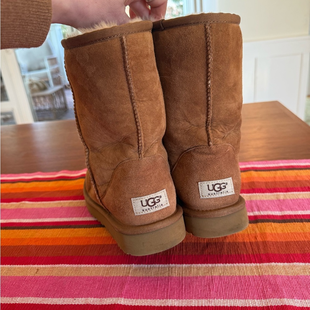 UGG Women’s Classic Short boots in Chestnut EUC size 10 - Picture 5 of 7